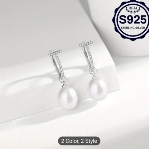 🤍🩶NEW🤍🩶BEAUTIFUL!! T Huggies with CZ'S and Freshwater Pearl Earrings - Picture 3 of 14